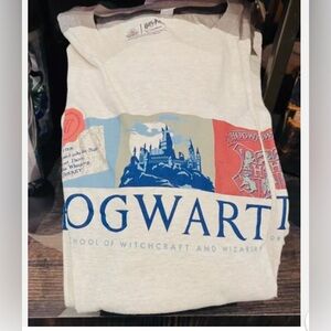 Warner Brothers Studios Hollywood Hogwarts Tshirt loose fit